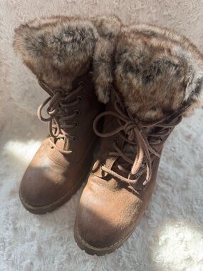 Women's Brown Faux-Fur Trim Lace-Up Carlos Santana Winter Boots
